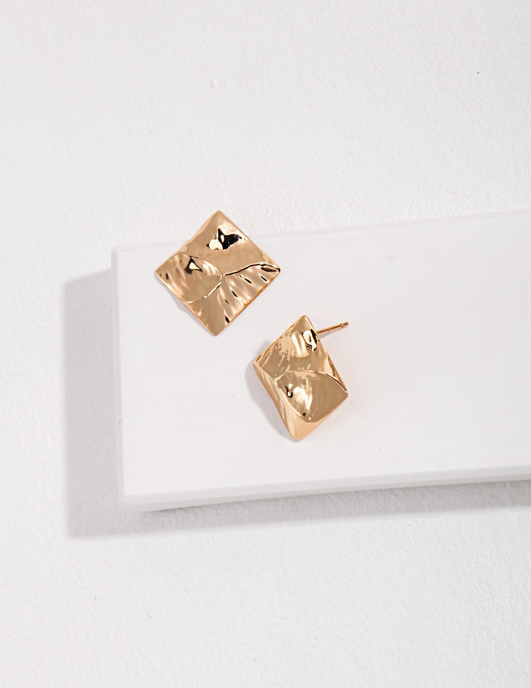 18k Gold Textured Square Ear Studs - Pearlpetual