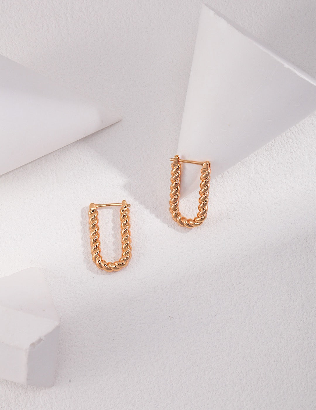 18k Gold Curve Cable Earrings - Pearlpetual