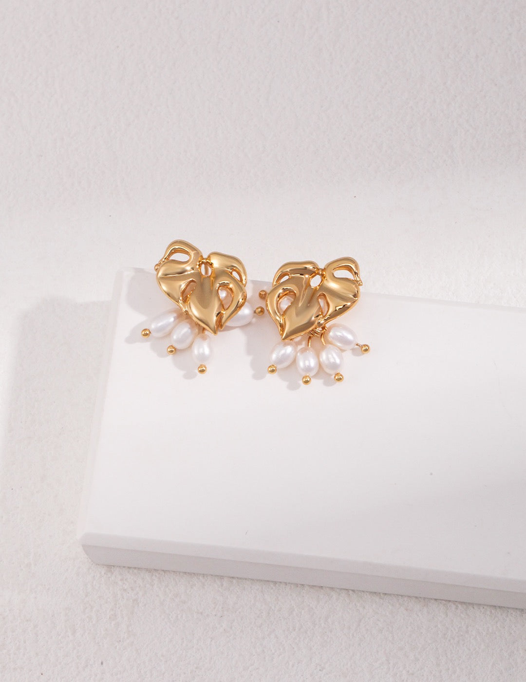 Monstera Pearl Earrings - Pearlpetual