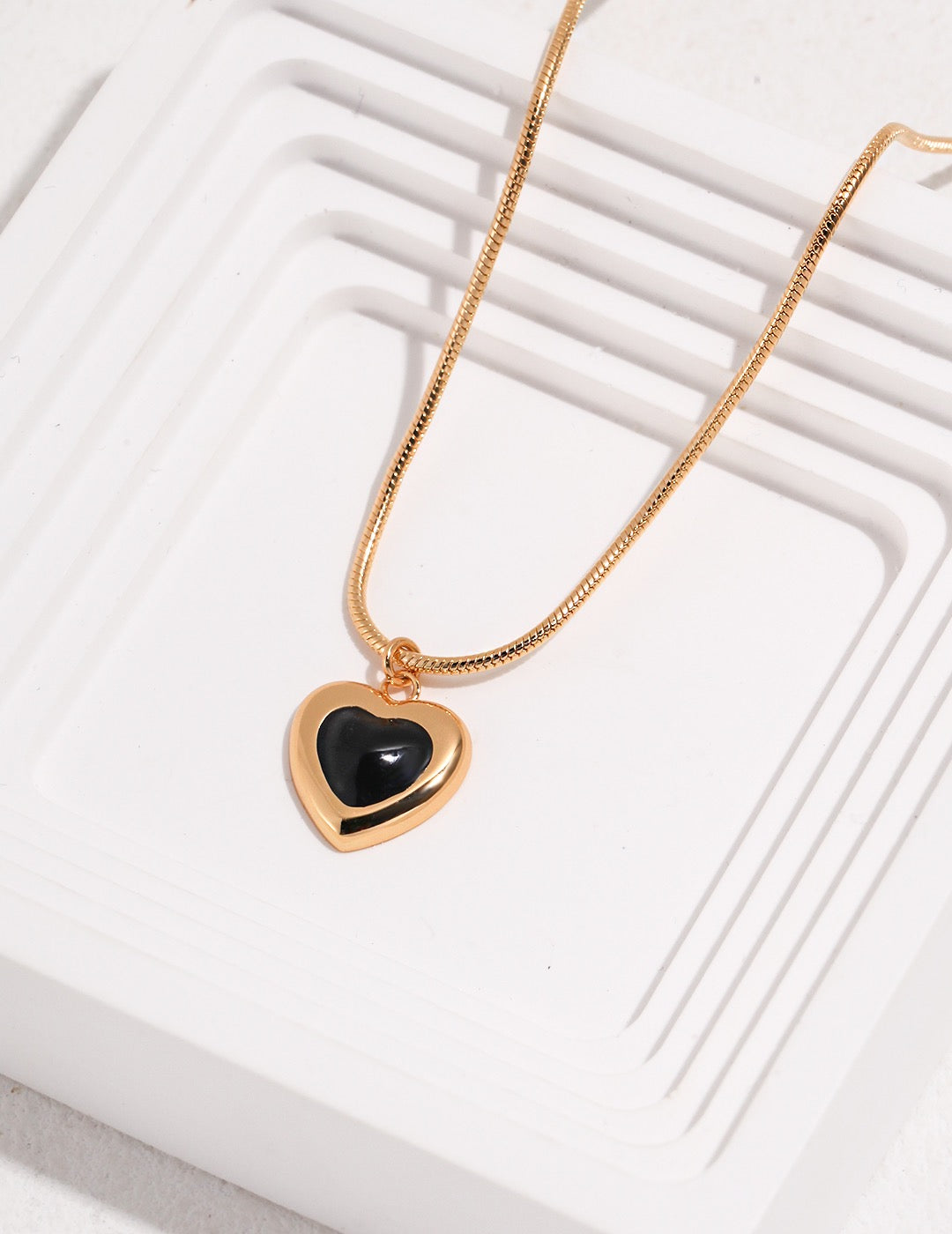 Heart-shaped Black Enamel Necklace - Pearlpetual