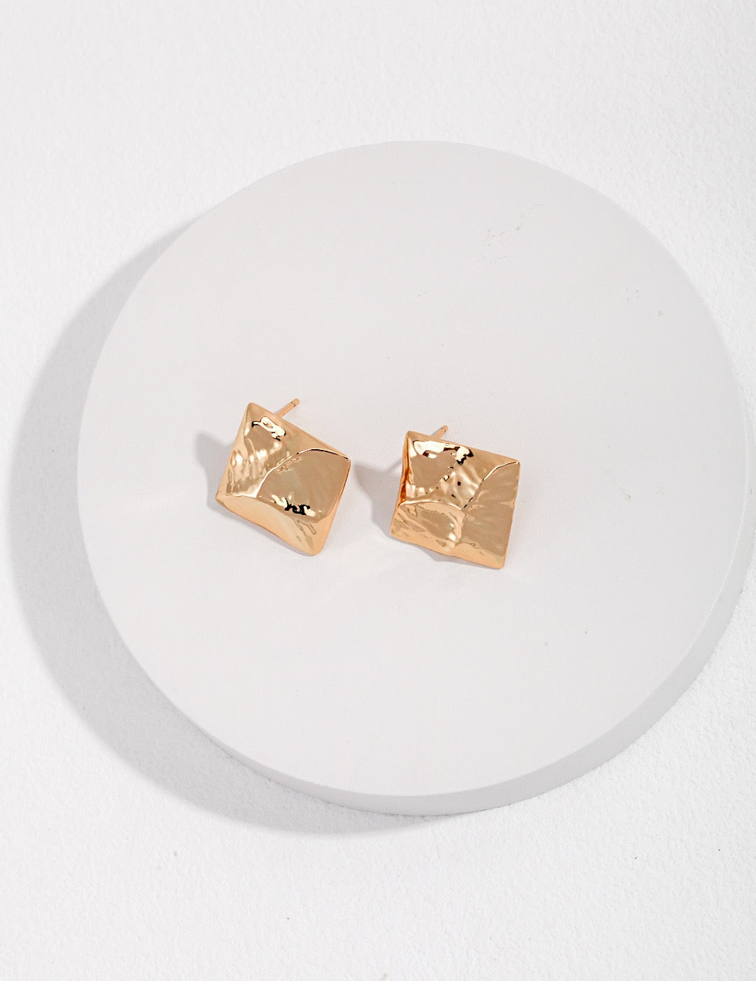 18k Gold Textured Square Ear Studs - Pearlpetual