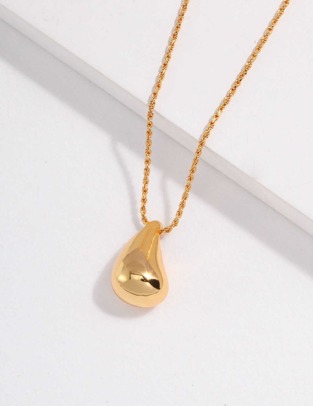 18k Gold Twisted Chain Necklace - Pearlpetual