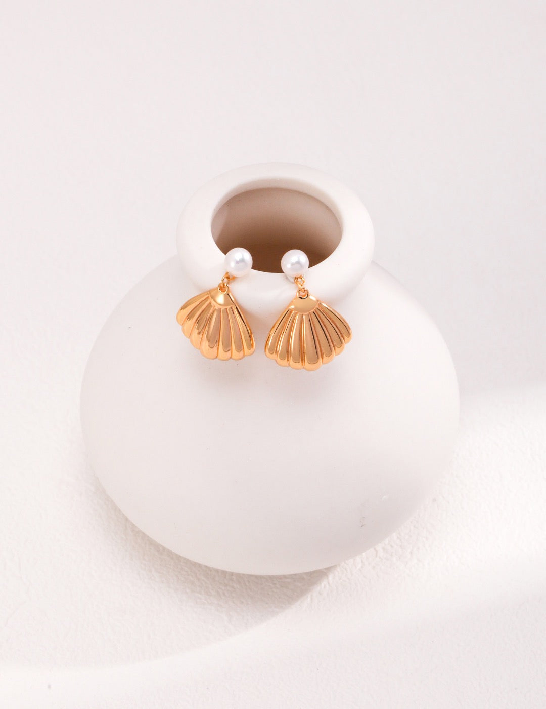 Shell-shaped Pearl Earrings - Pearlpetual