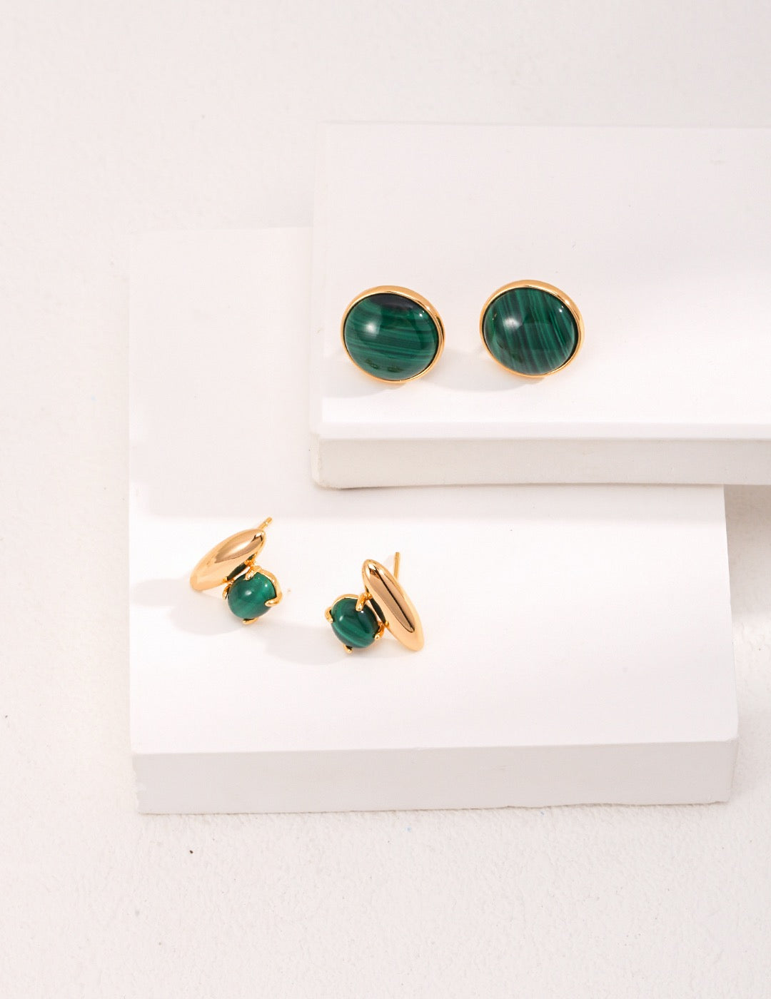 Round Malachite 18k Gold Ear Studs - Pearlpetual