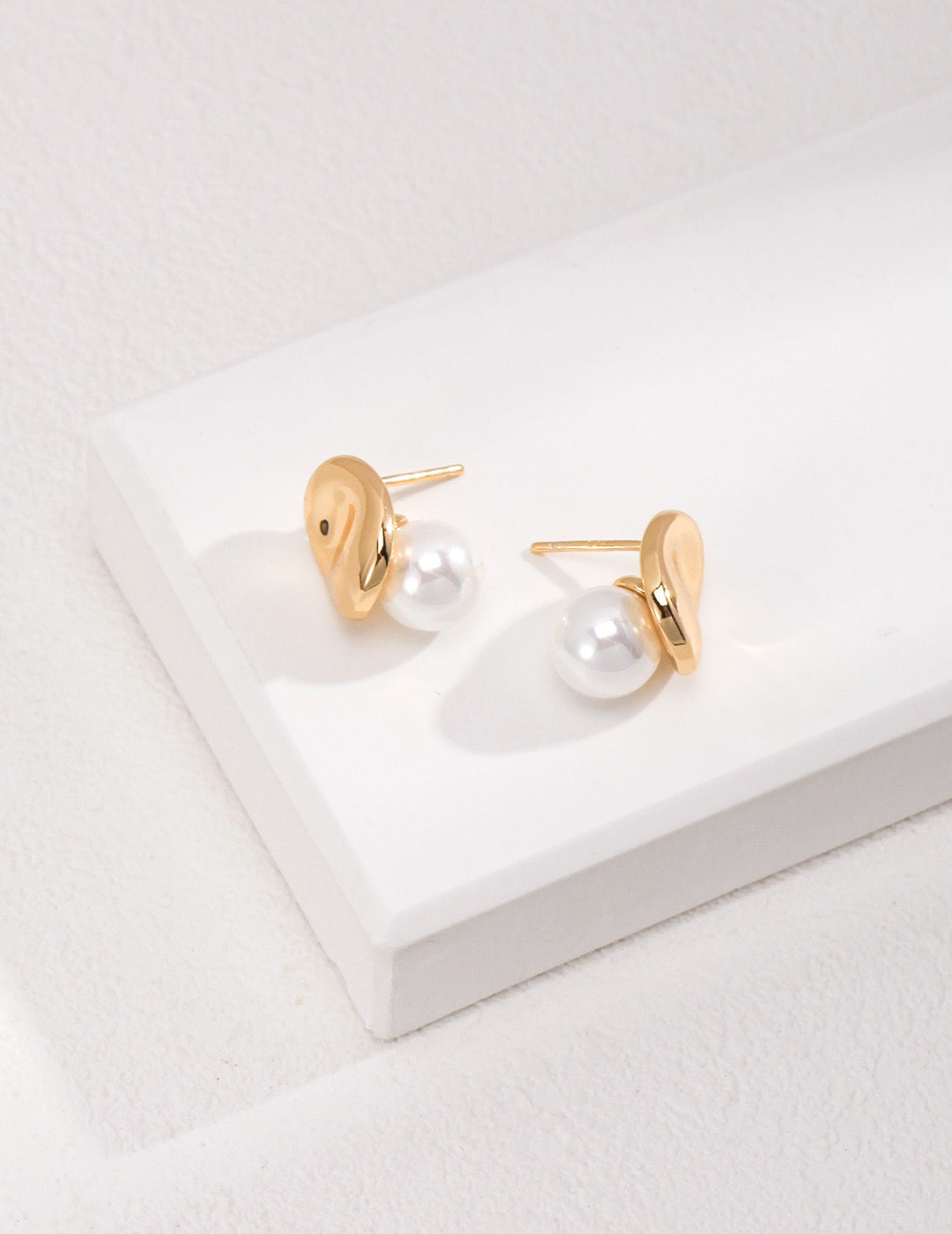 Minimalist Pearl Earrings - Pearlpetual