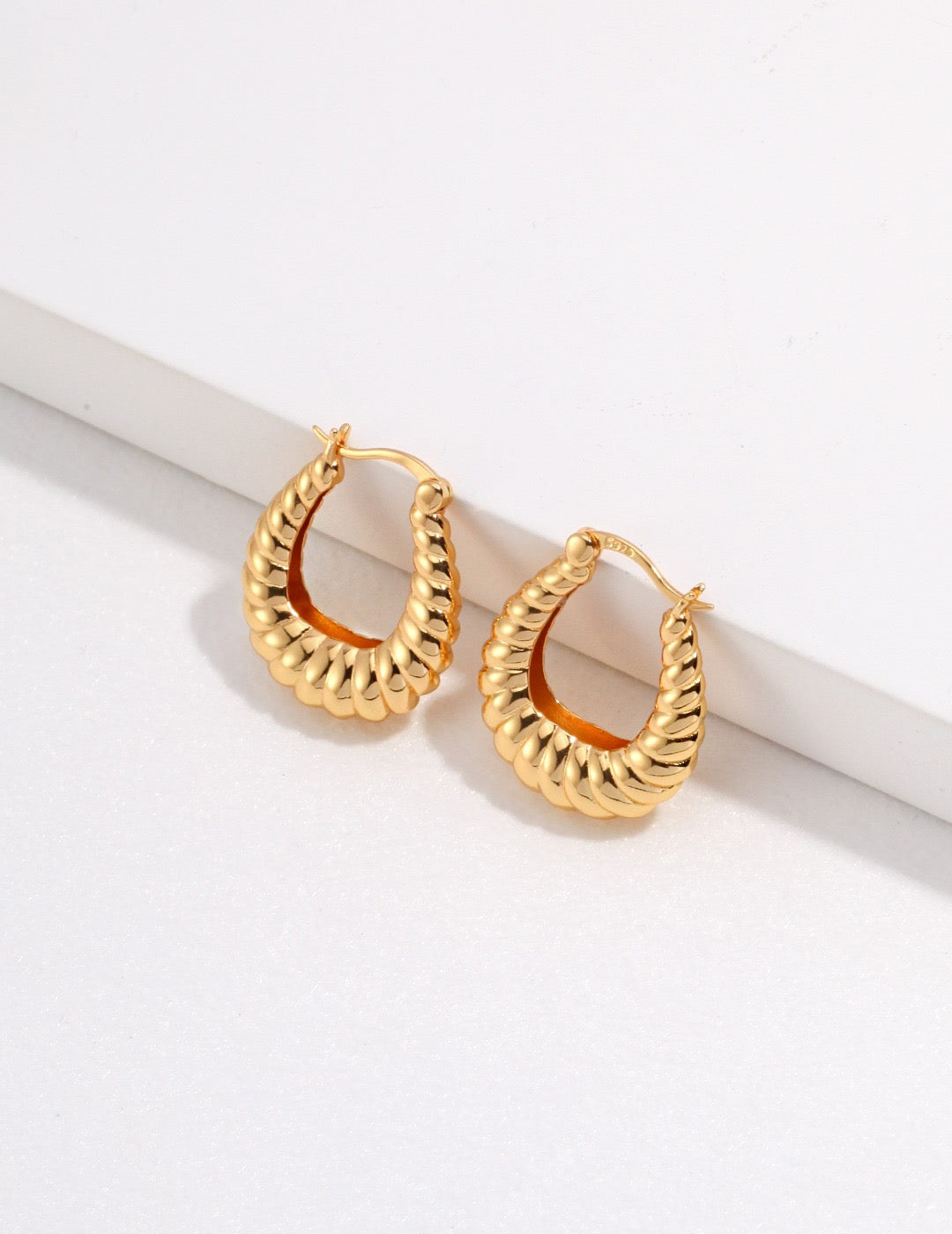 18k Gold Twist Earrings - Pearlpetual