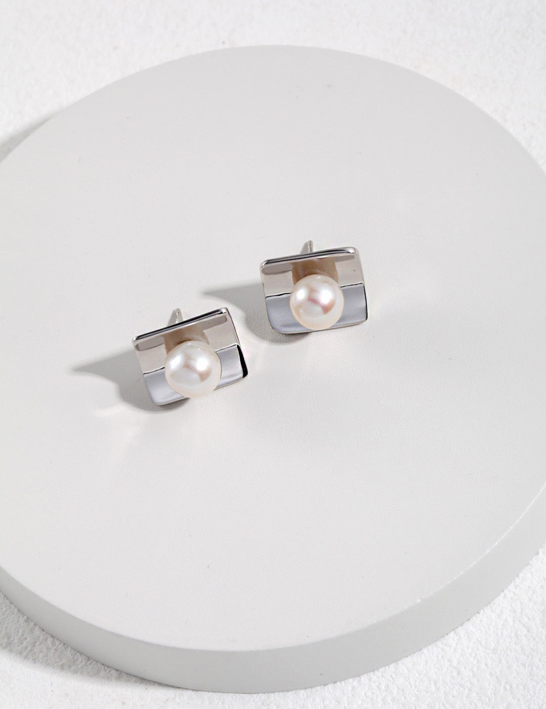 Square Plate Pearl Earrings - Pearlpetual