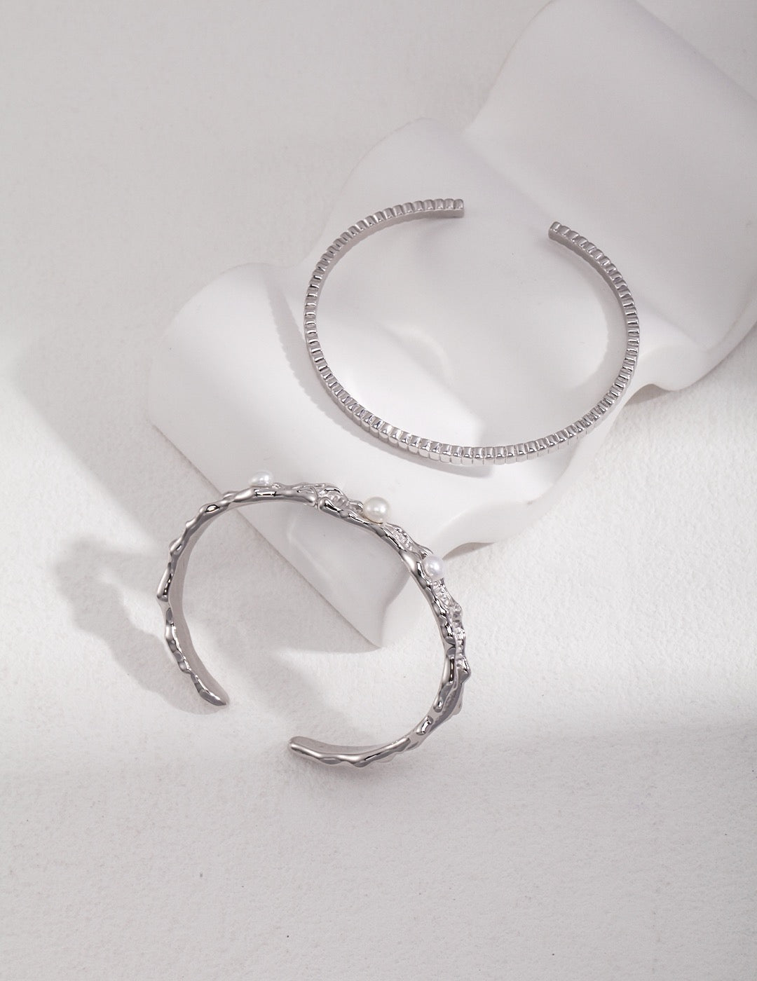 Minimalist Linear Bangle - Pearlpetual