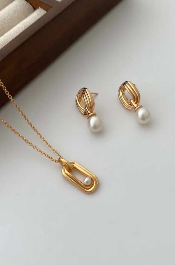 Möbius Band Pearl Necklace Set