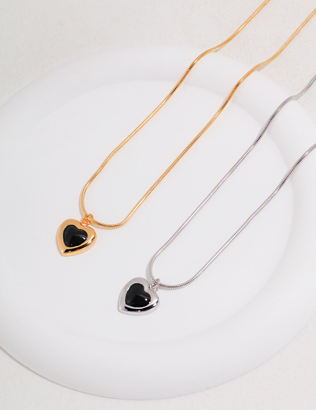 Heart-shaped Black Enamel Necklace - Pearlpetual