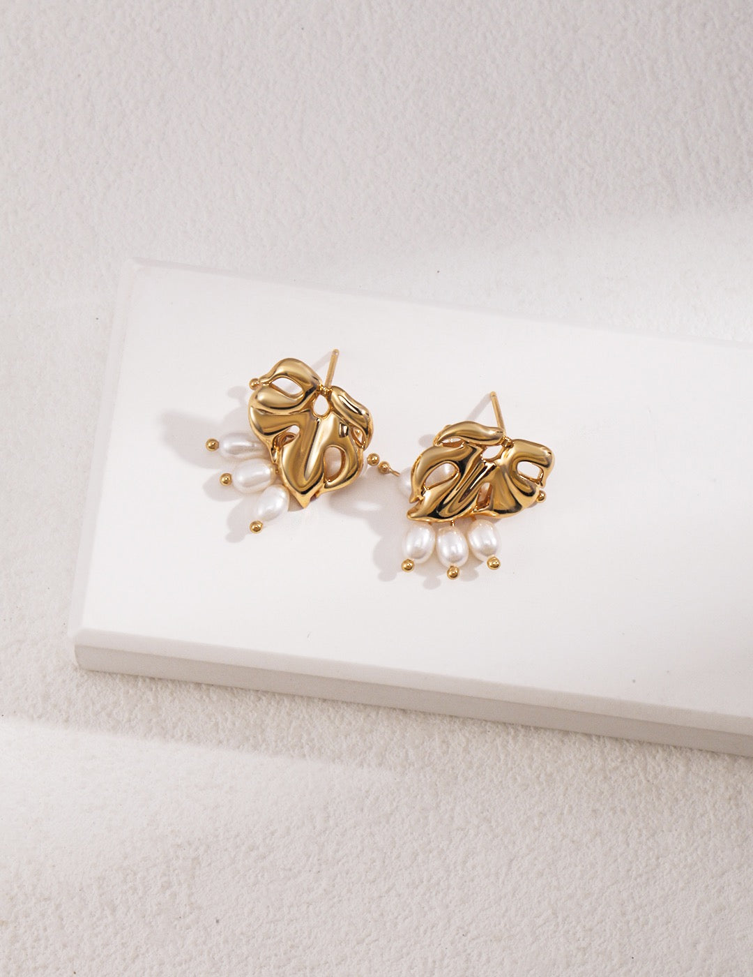 Monstera Pearl Earrings - Pearlpetual