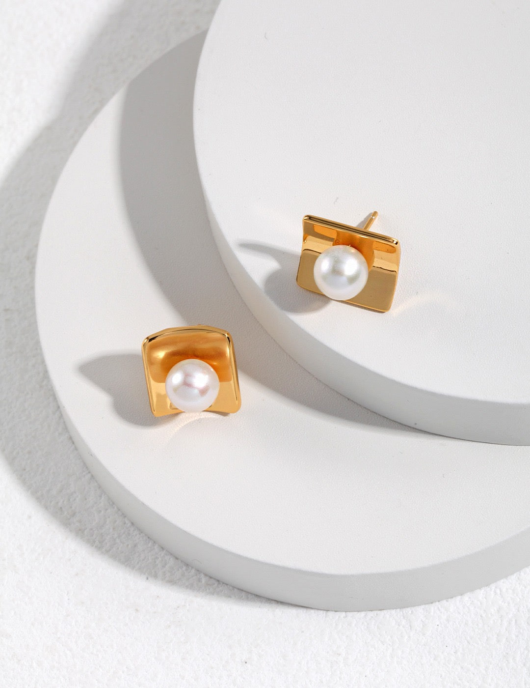 Square Plate Pearl Earrings - Pearlpetual