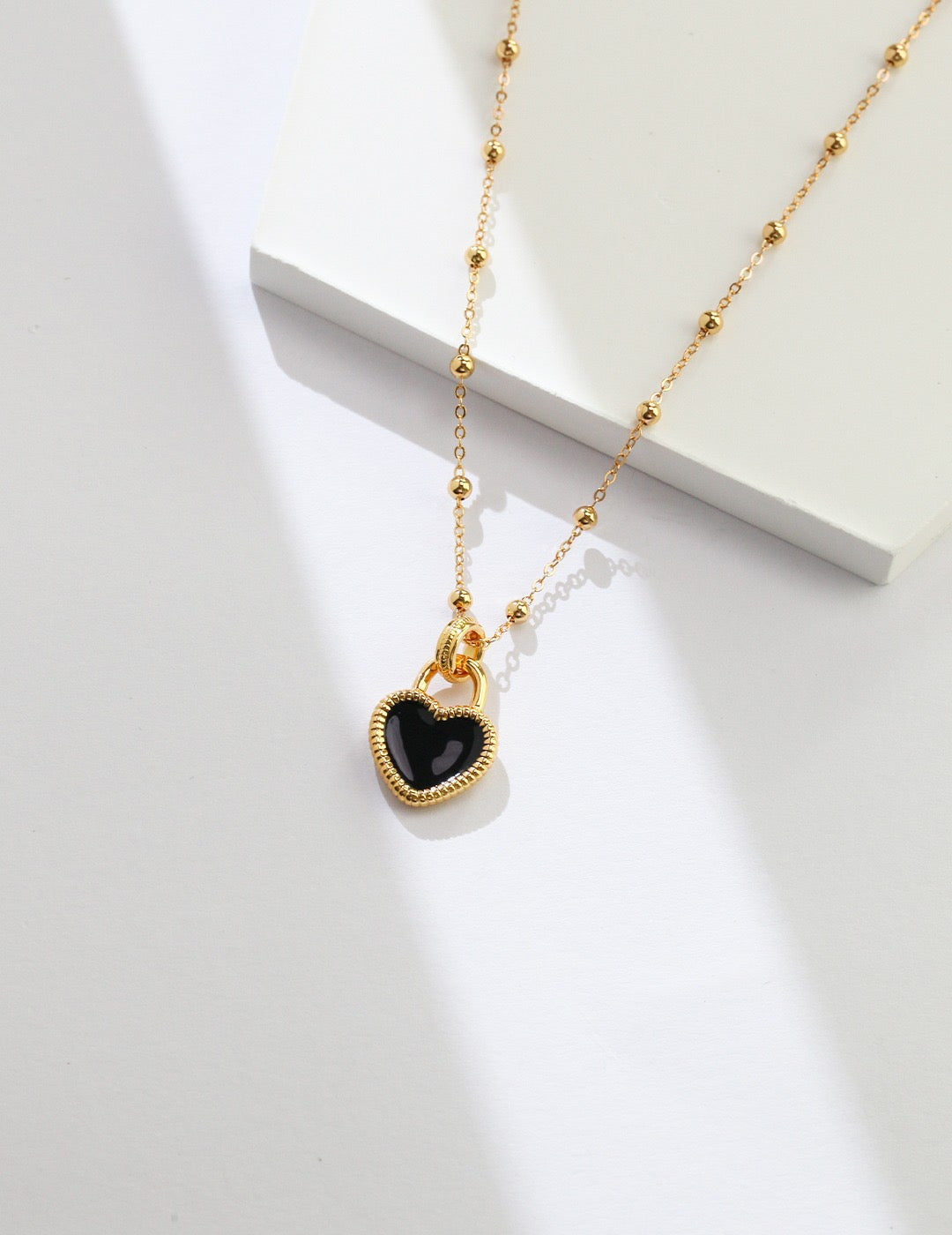 Heart-shaped Black Enamel Beaded Necklace - Pearlpetual