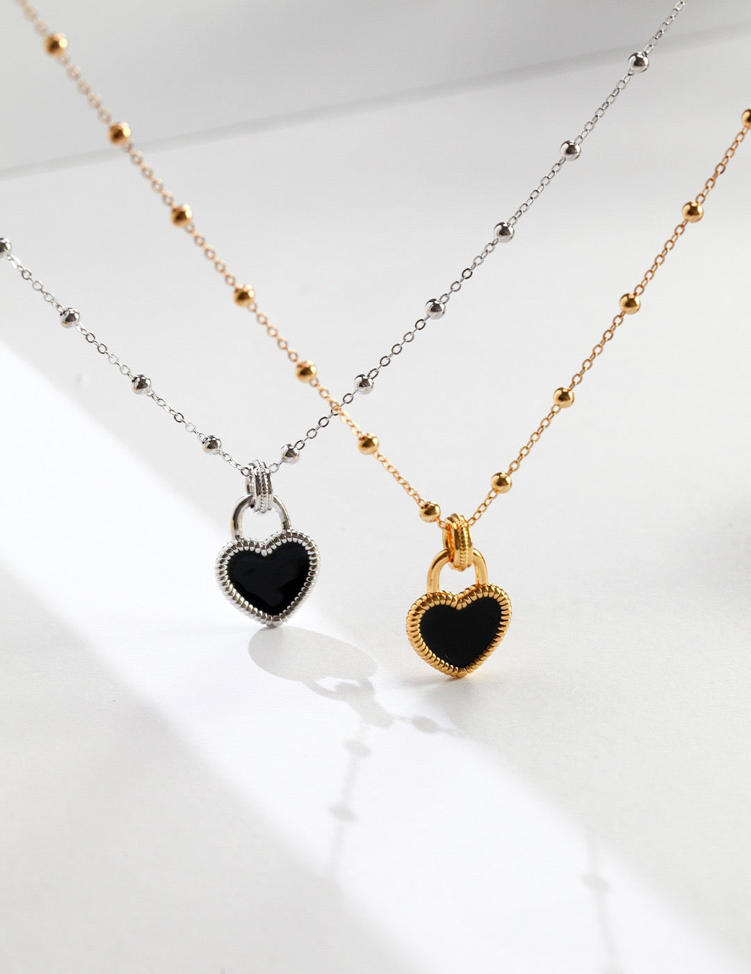 Heart-shaped Black Enamel Beaded Necklace - Pearlpetual
