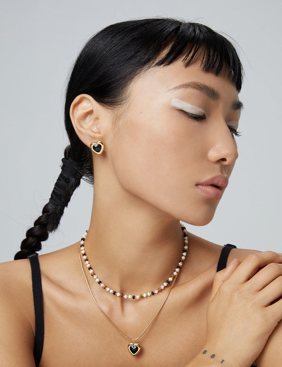Heart-shaped Black Enamel Ear Studs - Pearlpetual