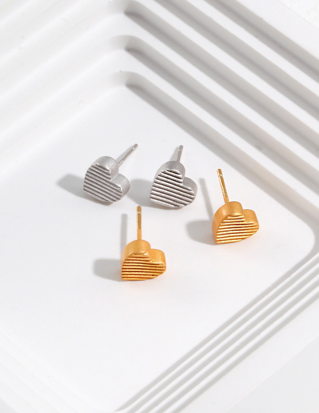 Heart-shaped Ear Studs - Pearlpetual