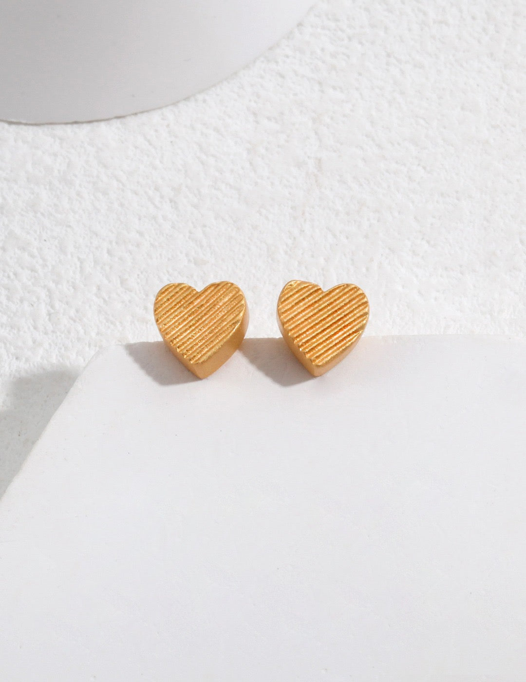 Heart-shaped Ear Studs - Pearlpetual