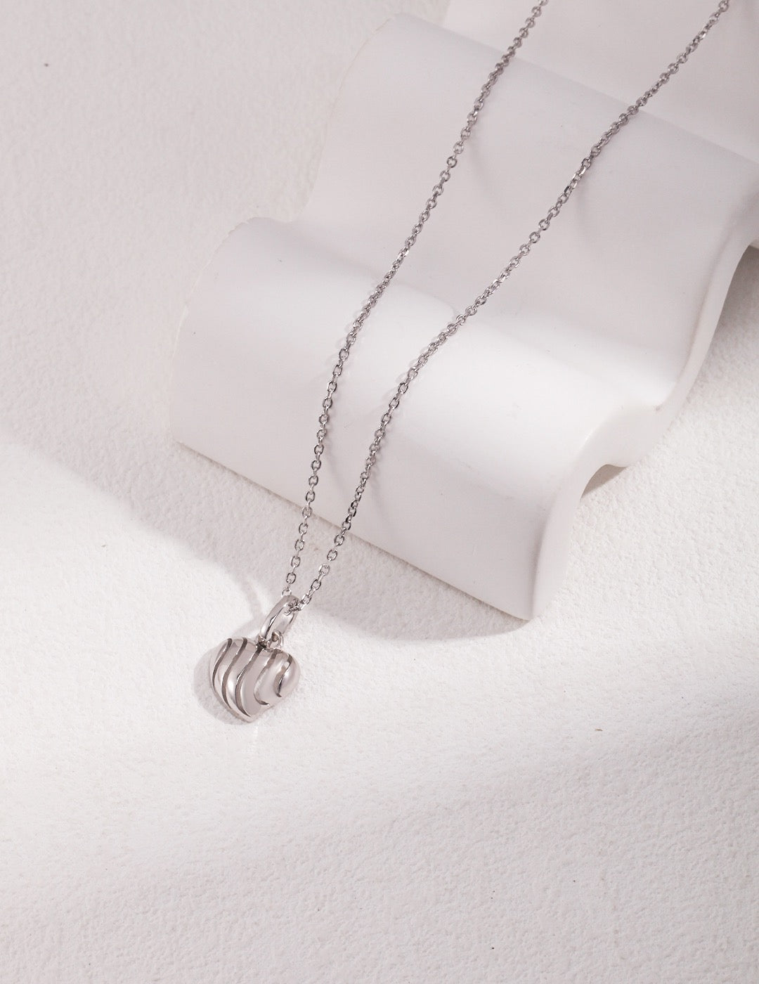 Heart-shaped Hollow Out Necklace - Pearlpetual