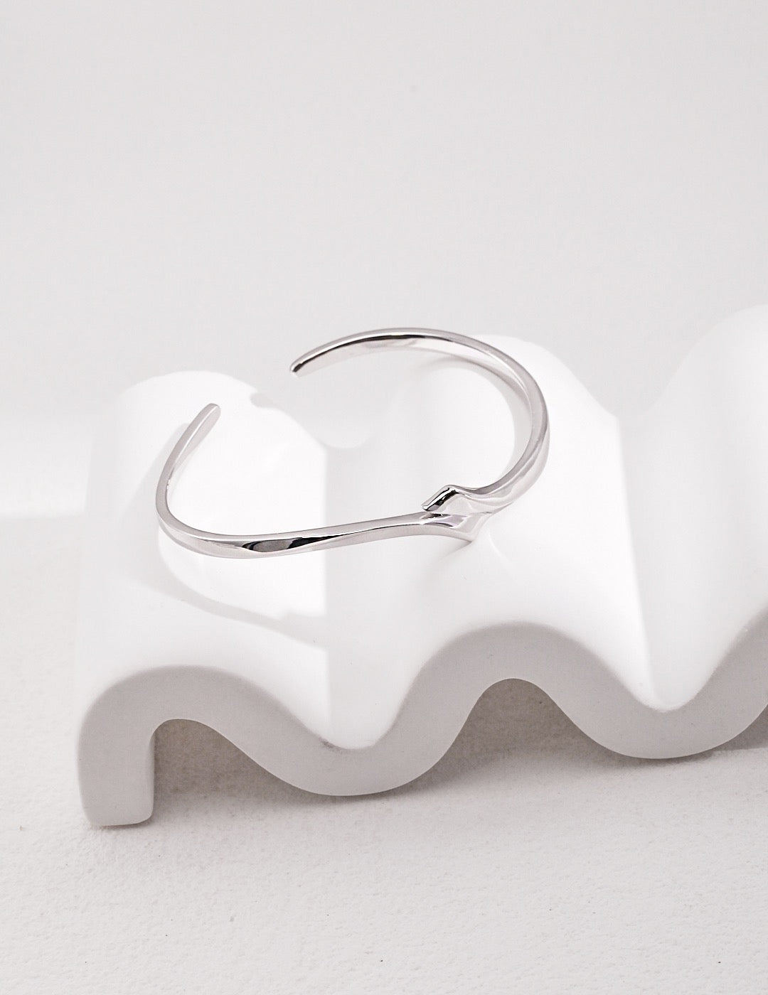 Interlocking Triangle Bangle - Pearlpetual