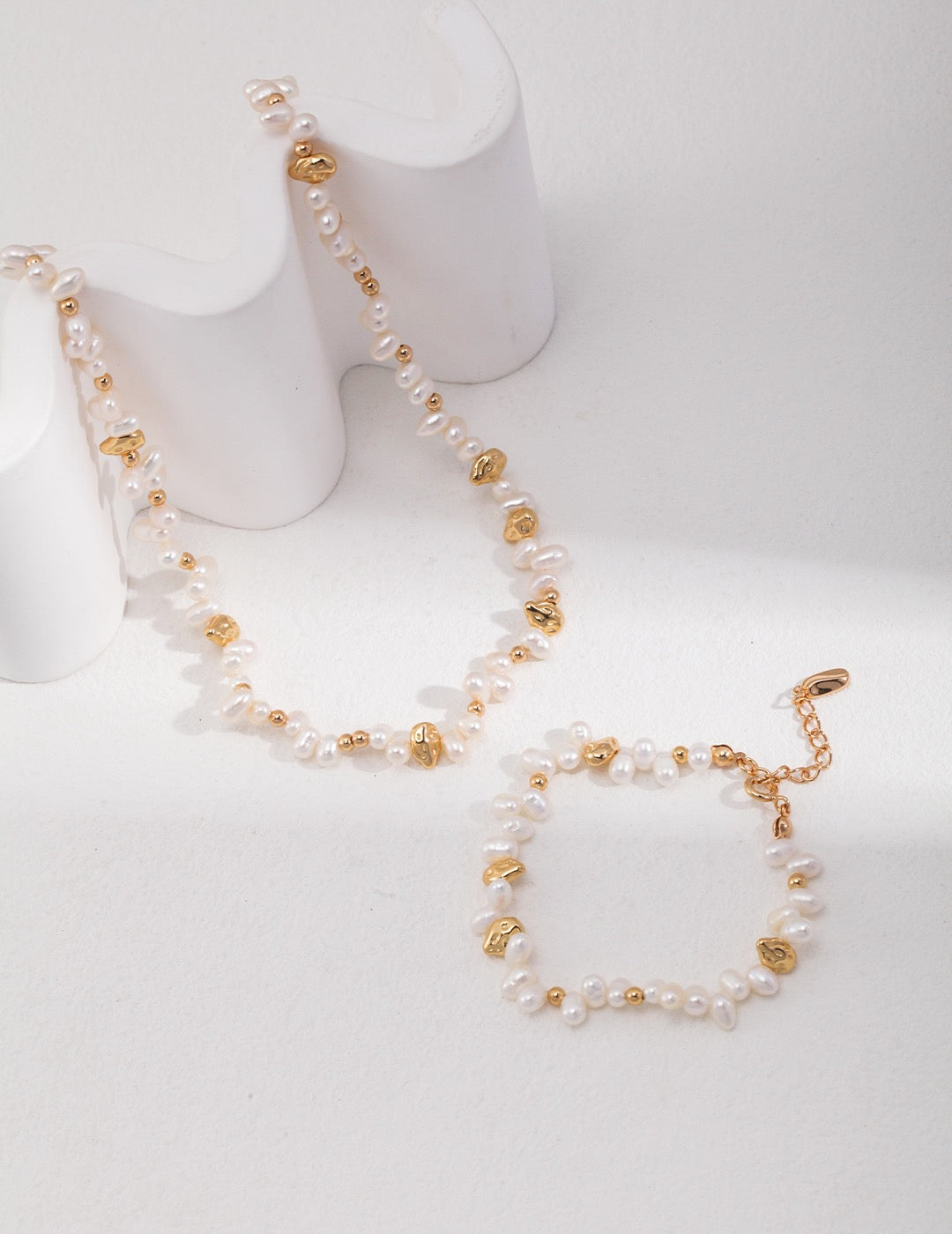 Pearlpetual Delight 18k Gold Baroque Pearl Bracelet