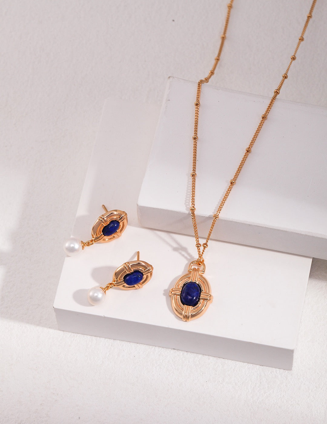 Vintage Lapis 18k Gold Necklace - Pearlpetual
