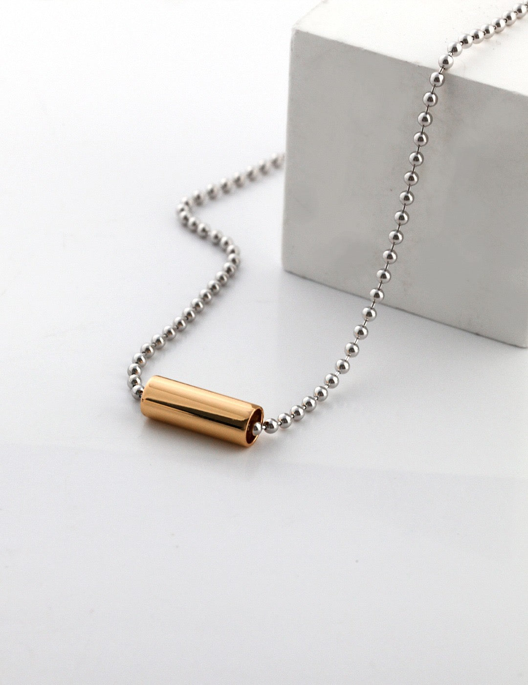 18k Gold Cylindrical Necklace Pendant - Pearlpetual