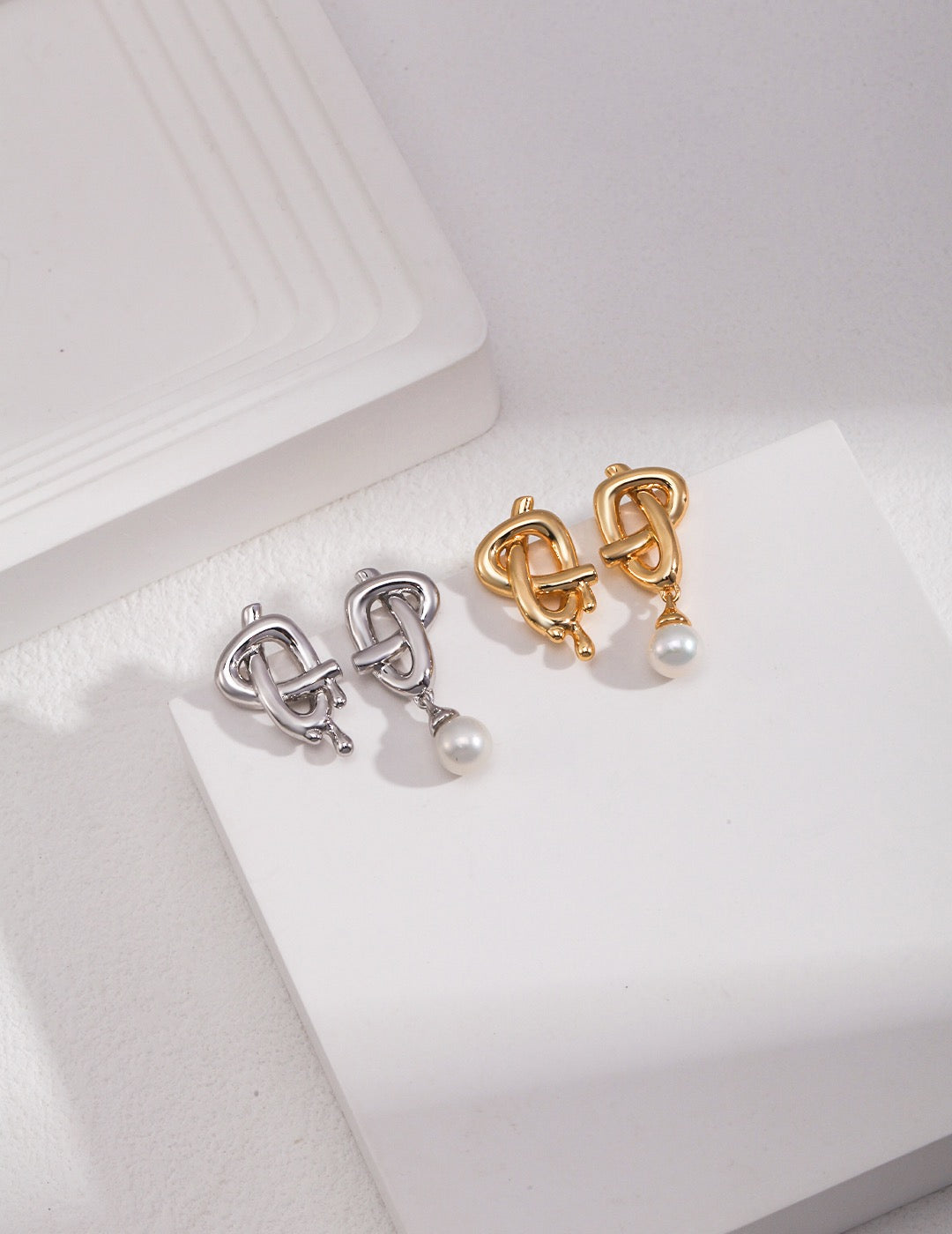 18k Gold Mismatched Knot Pearl Earrings - Pearlpetual