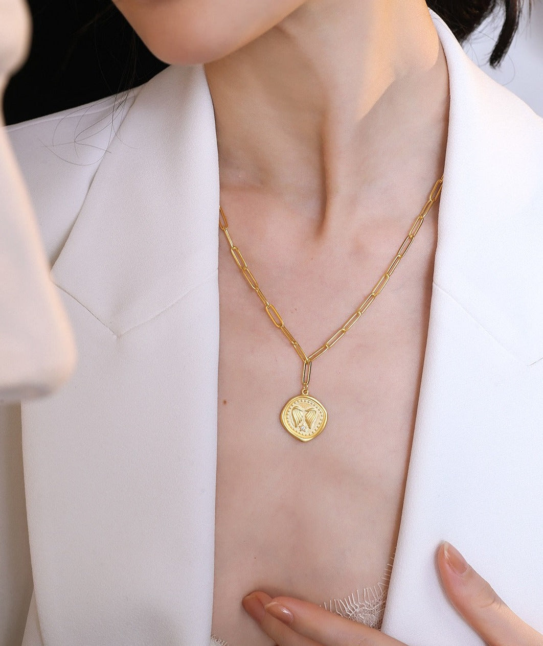 Angel's Wing 18k Gold Necklace - Pearlpetual