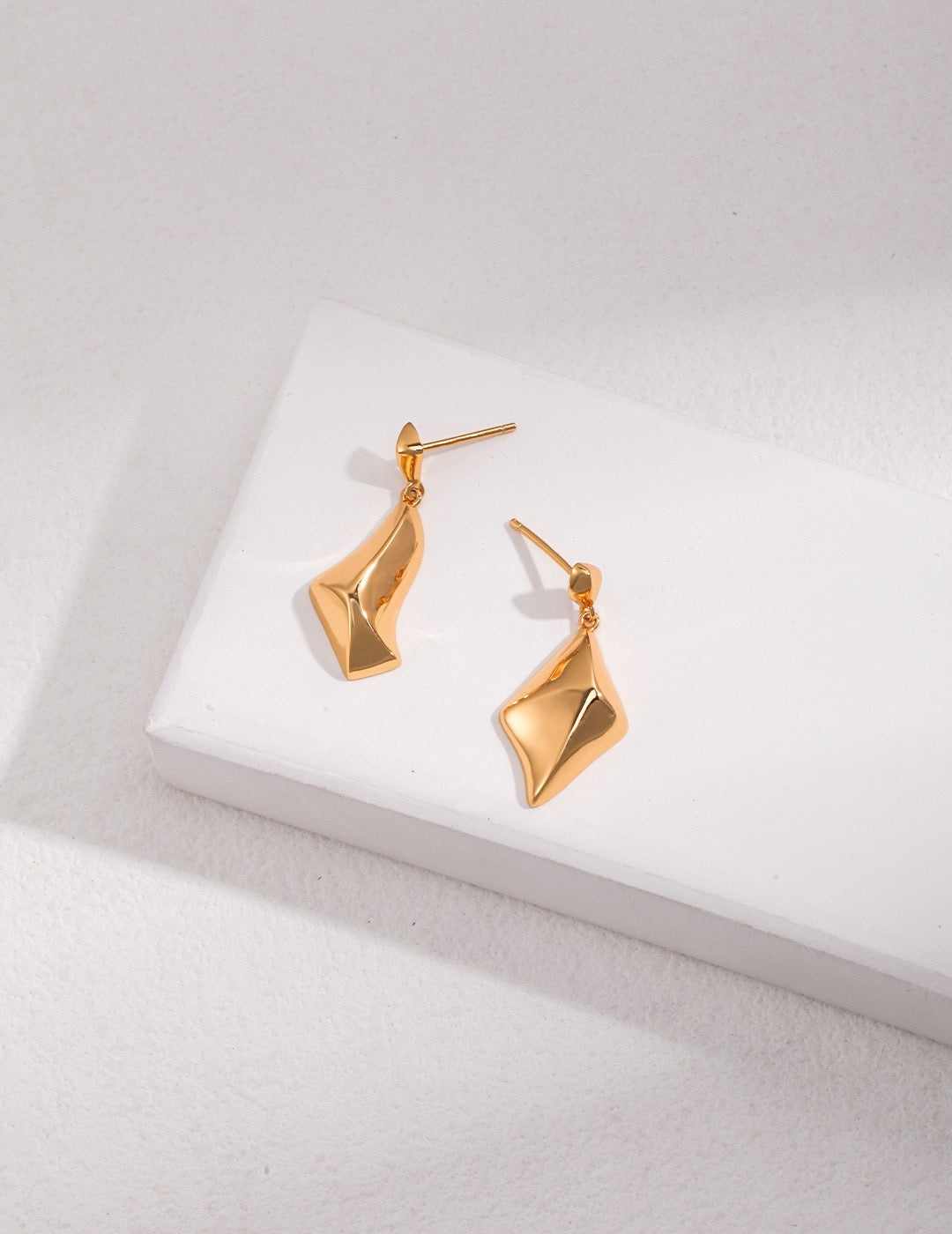 Asymmetric Star 18k Gold Earrings - Pearlpetual