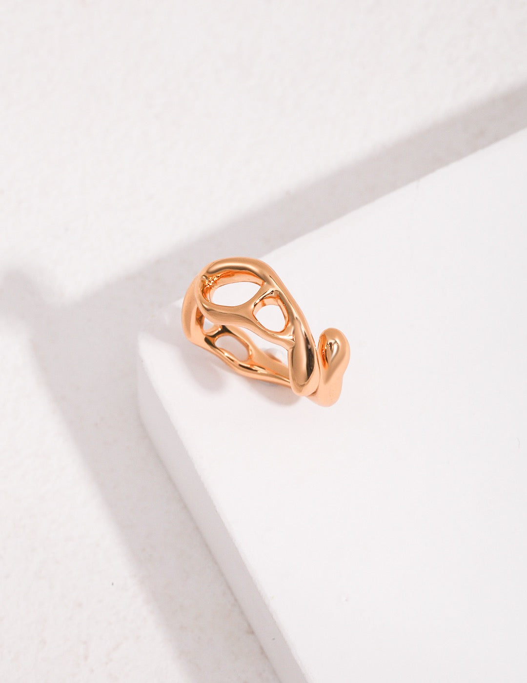 Bold Statement 18k Gold Ring - Pearlpetual