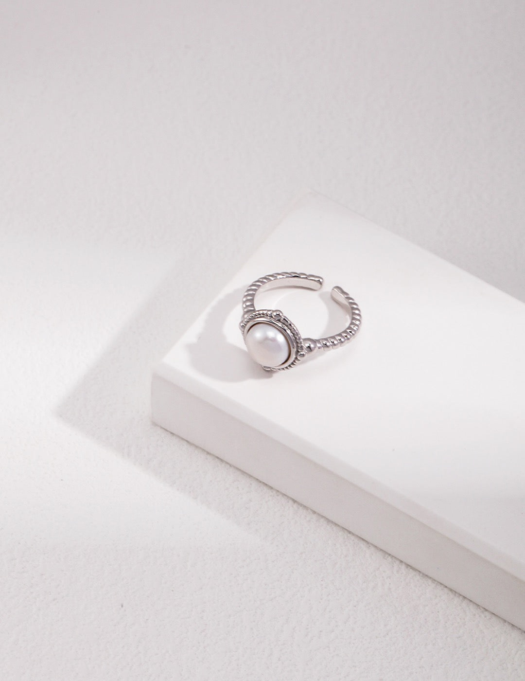 Cable Elegance 18k Gold Pearl Ring - Pearlpetual