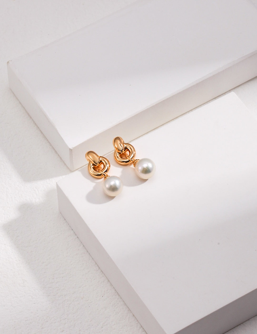 Dainty Knot 18k Gold Pearl Earrings - Pearlpetual