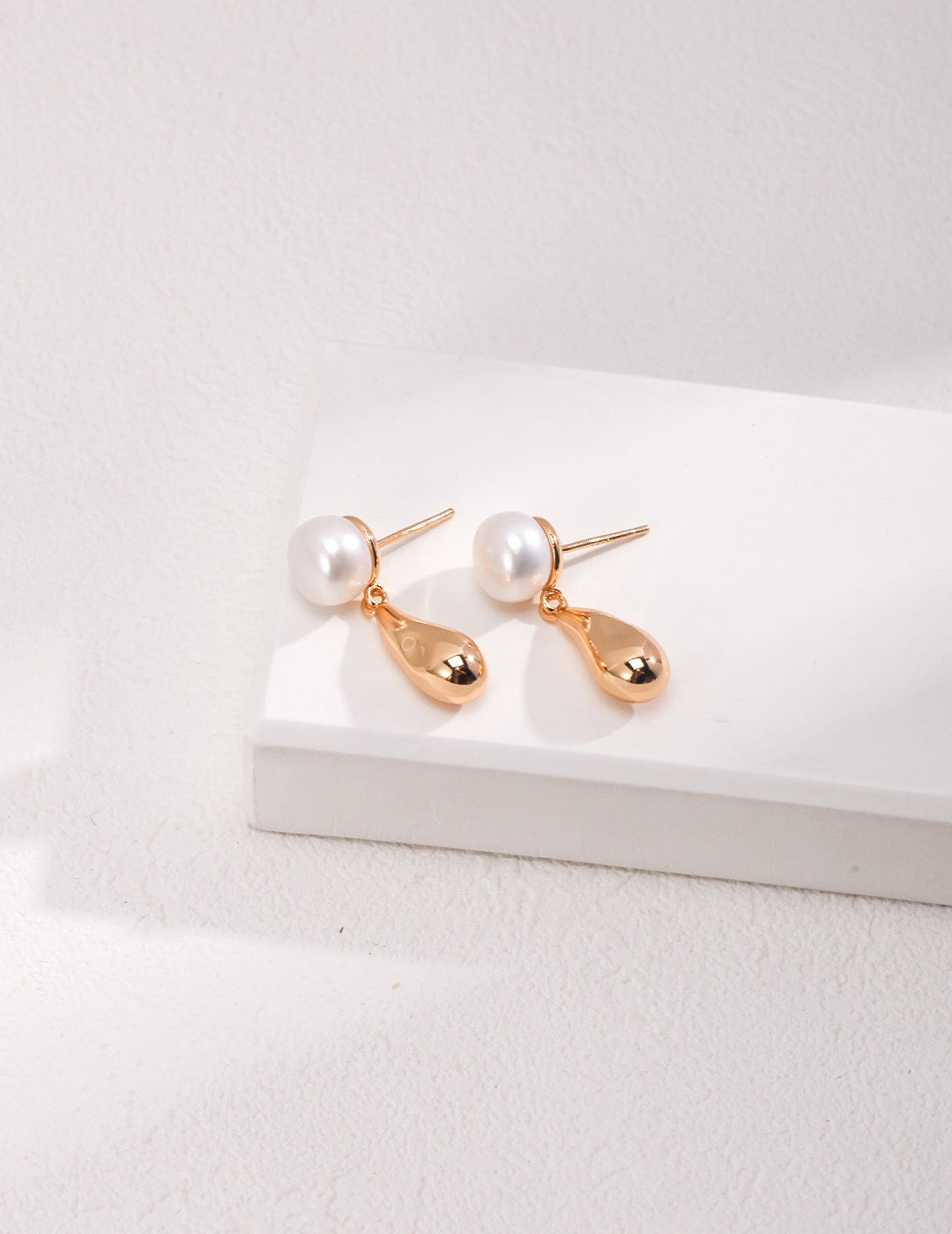 Dewdrop 18k Gold Pearl Earrings - Pearlpetual