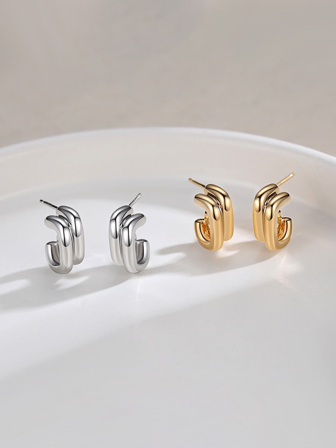 Double Curve 18k Gold Earrings - Pearlpetual