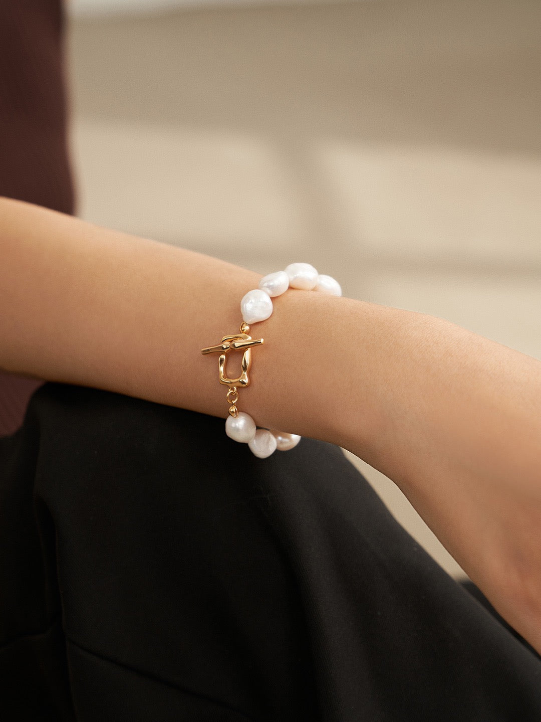 Modern Muse 18k Gold Baroque Pearl Bracelet - Pearlpetual